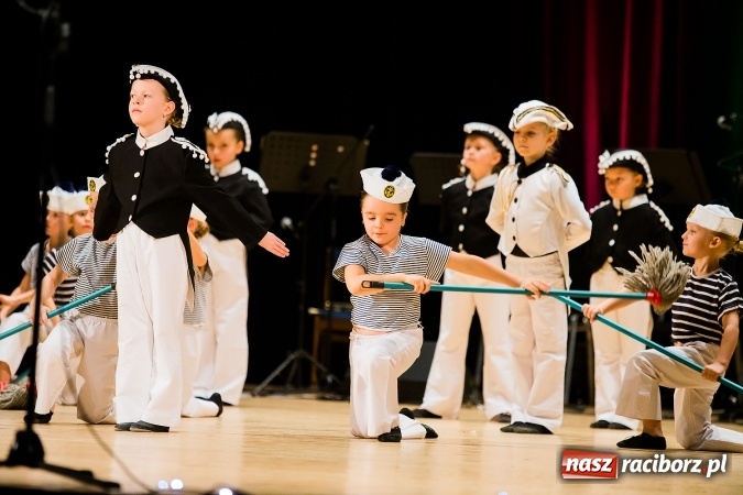 Zdjęcie w galerii na portalu naszraciborz.pl: Świąteczny koncert charytatywny Źródła w Raciborskim Centrum Kultury wiadomości z regionu