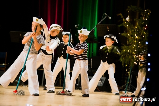 Zdjęcie w galerii na portalu naszraciborz.pl: Świąteczny koncert charytatywny Źródła w Raciborskim Centrum Kultury wiadomości z regionu