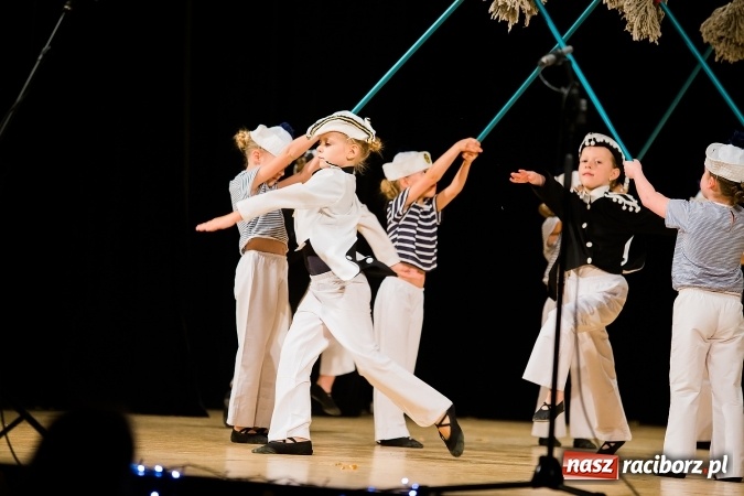 Zdjęcie w galerii na portalu naszraciborz.pl: Świąteczny koncert charytatywny Źródła w Raciborskim Centrum Kultury wiadomości z regionu