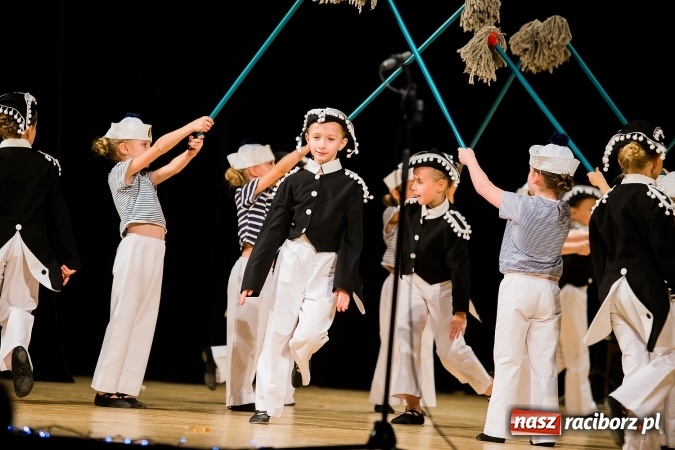 Zdjęcie w galerii na portalu naszraciborz.pl: Świąteczny koncert charytatywny Źródła w Raciborskim Centrum Kultury wiadomości z regionu