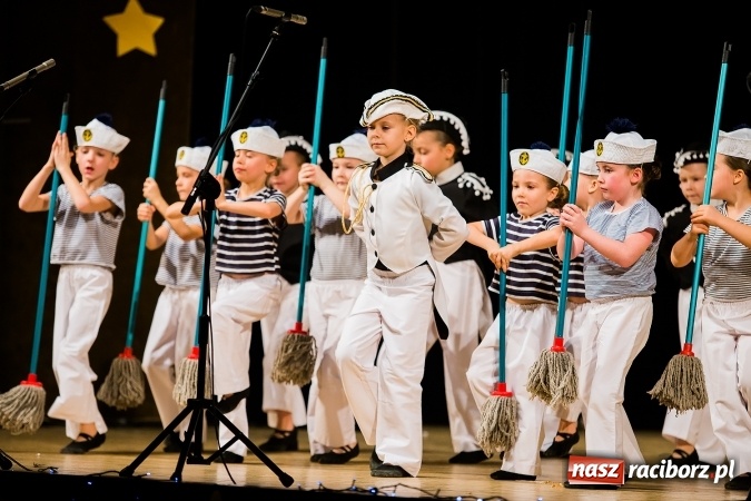 Zdjęcie w galerii na portalu naszraciborz.pl: Świąteczny koncert charytatywny Źródła w Raciborskim Centrum Kultury wiadomości z regionu