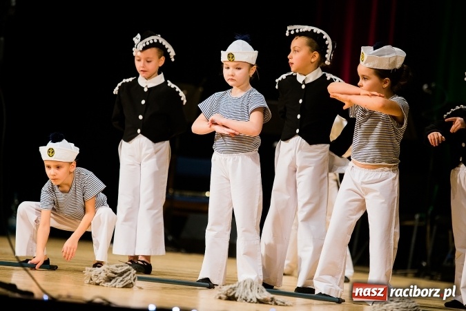 Zdjęcie w galerii na portalu naszraciborz.pl: Świąteczny koncert charytatywny Źródła w Raciborskim Centrum Kultury wiadomości z regionu