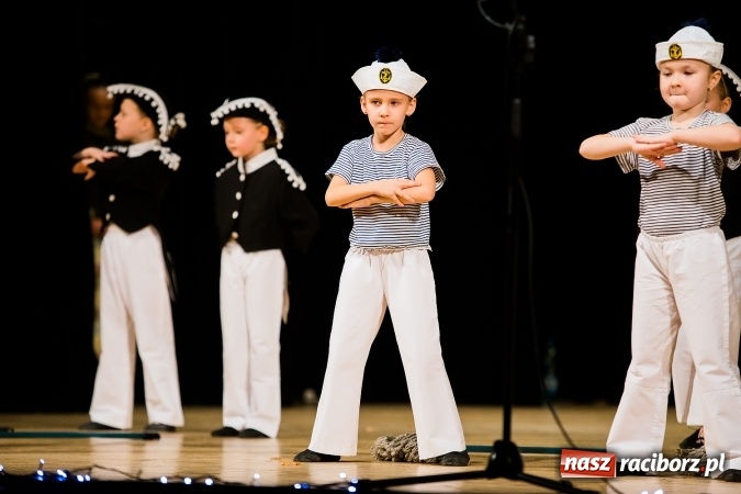 Zdjęcie w galerii na portalu naszraciborz.pl: Świąteczny koncert charytatywny Źródła w Raciborskim Centrum Kultury wiadomości z regionu