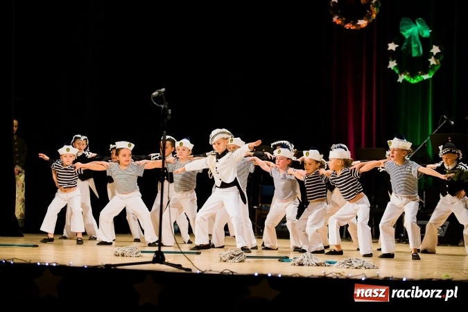 Zdjęcie w galerii na portalu naszraciborz.pl: Świąteczny koncert charytatywny Źródła w Raciborskim Centrum Kultury wiadomości z regionu