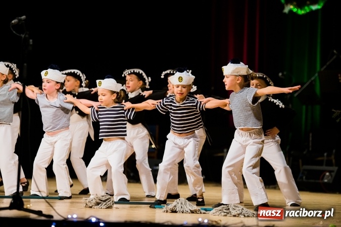 Zdjęcie w galerii na portalu naszraciborz.pl: Świąteczny koncert charytatywny Źródła w Raciborskim Centrum Kultury wiadomości z regionu