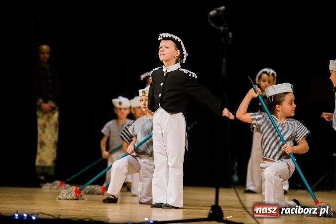 Zdjęcie w galerii na portalu naszraciborz.pl: Świąteczny koncert charytatywny Źródła w Raciborskim Centrum Kultury wiadomości z regionu