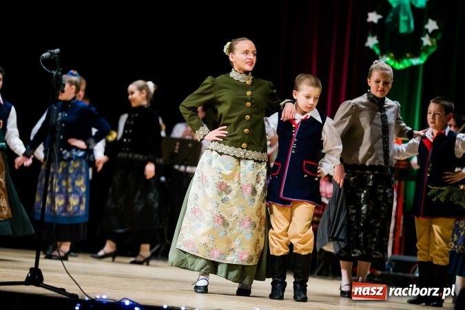 Zdjęcie w galerii na portalu naszraciborz.pl: Świąteczny koncert charytatywny Źródła w Raciborskim Centrum Kultury wiadomości z regionu