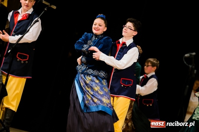 Zdjęcie w galerii na portalu naszraciborz.pl: Świąteczny koncert charytatywny Źródła w Raciborskim Centrum Kultury wiadomości z regionu