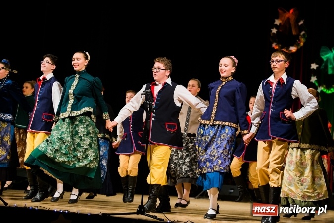 Zdjęcie w galerii na portalu naszraciborz.pl: Świąteczny koncert charytatywny Źródła w Raciborskim Centrum Kultury wiadomości z regionu