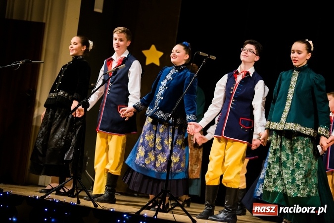 Zdjęcie w galerii na portalu naszraciborz.pl: Świąteczny koncert charytatywny Źródła w Raciborskim Centrum Kultury wiadomości z regionu