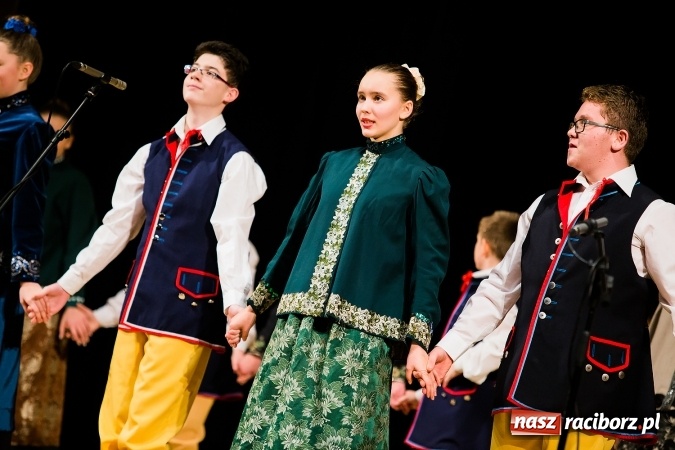 Zdjęcie w galerii na portalu naszraciborz.pl: Świąteczny koncert charytatywny Źródła w Raciborskim Centrum Kultury wiadomości z regionu