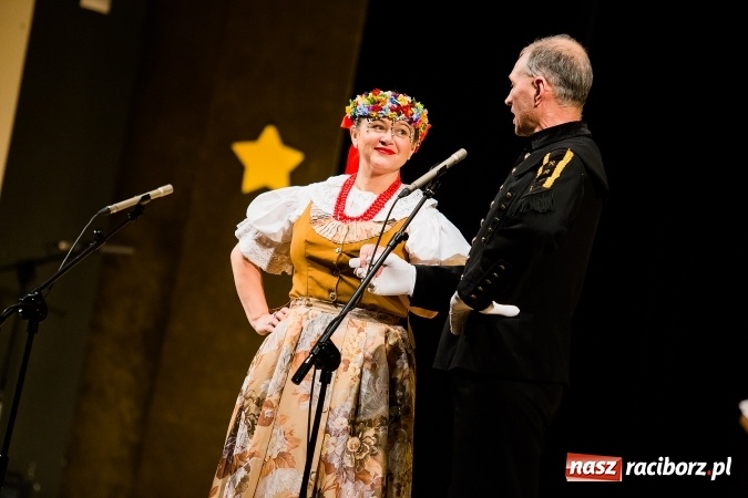 Zdjęcie w galerii na portalu naszraciborz.pl: Świąteczny koncert charytatywny Źródła w Raciborskim Centrum Kultury wiadomości z regionu