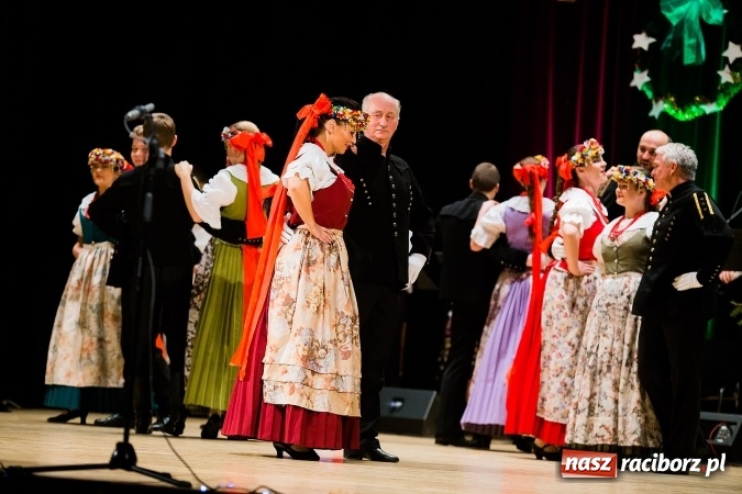 Zdjęcie w galerii na portalu naszraciborz.pl: Świąteczny koncert charytatywny Źródła w Raciborskim Centrum Kultury wiadomości z regionu