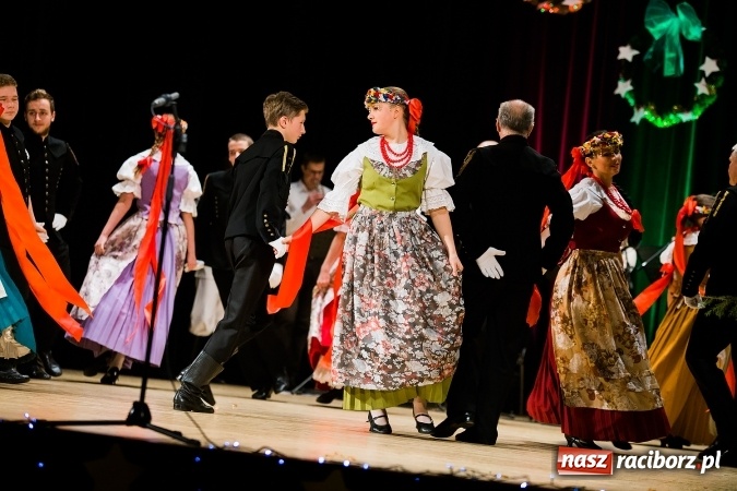 Zdjęcie w galerii na portalu naszraciborz.pl: Świąteczny koncert charytatywny Źródła w Raciborskim Centrum Kultury wiadomości z regionu