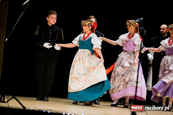 Zdjęcie w galerii na portalu naszraciborz.pl: Świąteczny koncert charytatywny Źródła w Raciborskim Centrum Kultury wiadomości z regionu