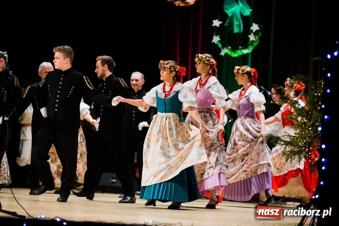 Zdjęcie w galerii na portalu naszraciborz.pl: Świąteczny koncert charytatywny Źródła w Raciborskim Centrum Kultury wiadomości z regionu