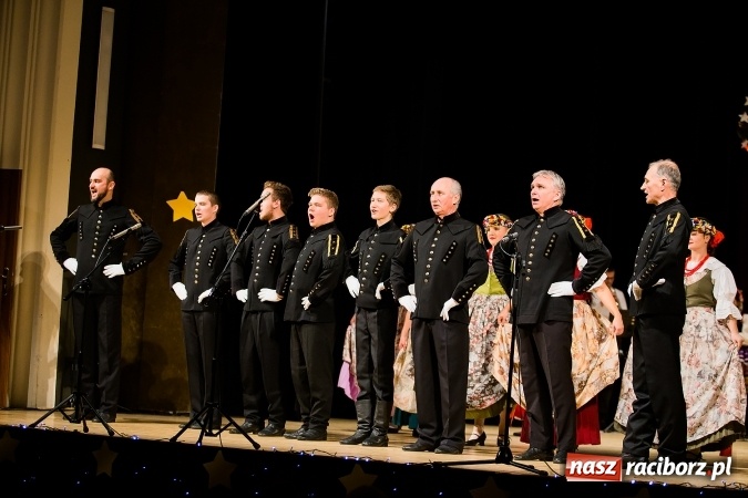 Zdjęcie w galerii na portalu naszraciborz.pl: Świąteczny koncert charytatywny Źródła w Raciborskim Centrum Kultury wiadomości z regionu