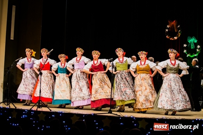 Zdjęcie w galerii na portalu naszraciborz.pl: Świąteczny koncert charytatywny Źródła w Raciborskim Centrum Kultury wiadomości z regionu