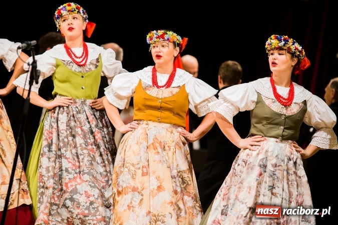 Zdjęcie w galerii na portalu naszraciborz.pl: Świąteczny koncert charytatywny Źródła w Raciborskim Centrum Kultury wiadomości z regionu