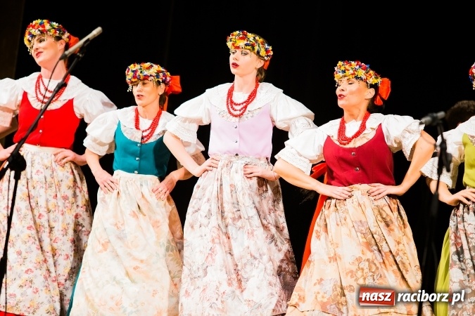 Zdjęcie w galerii na portalu naszraciborz.pl: Świąteczny koncert charytatywny Źródła w Raciborskim Centrum Kultury wiadomości z regionu