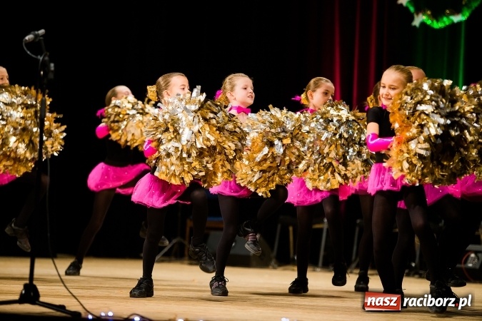 Zdjęcie w galerii na portalu naszraciborz.pl: Świąteczny koncert charytatywny Źródła w Raciborskim Centrum Kultury wiadomości z regionu