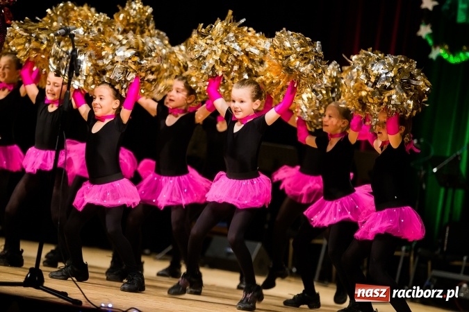 Zdjęcie w galerii na portalu naszraciborz.pl: Świąteczny koncert charytatywny Źródła w Raciborskim Centrum Kultury wiadomości z regionu