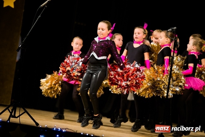 Zdjęcie w galerii na portalu naszraciborz.pl: Świąteczny koncert charytatywny Źródła w Raciborskim Centrum Kultury wiadomości z regionu