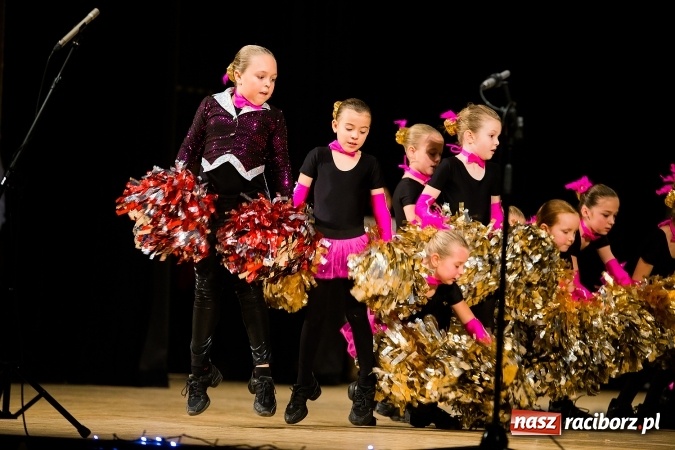 Zdjęcie w galerii na portalu naszraciborz.pl: Świąteczny koncert charytatywny Źródła w Raciborskim Centrum Kultury wiadomości z regionu