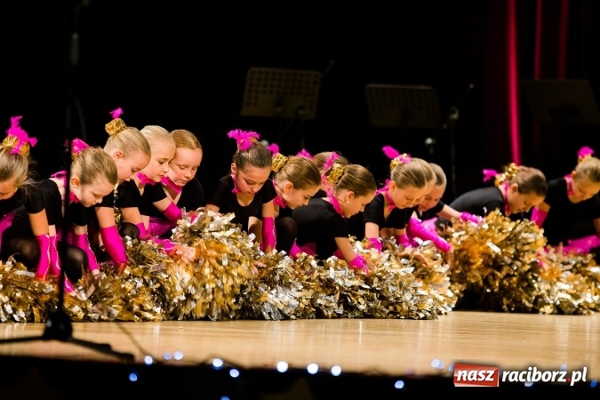 Zdjęcie w galerii na portalu naszraciborz.pl: Świąteczny koncert charytatywny Źródła w Raciborskim Centrum Kultury wiadomości z regionu