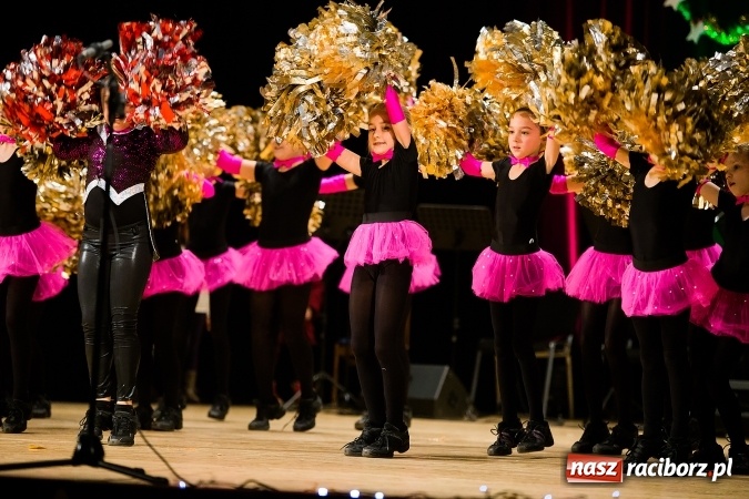 Zdjęcie w galerii na portalu naszraciborz.pl: Świąteczny koncert charytatywny Źródła w Raciborskim Centrum Kultury wiadomości z regionu