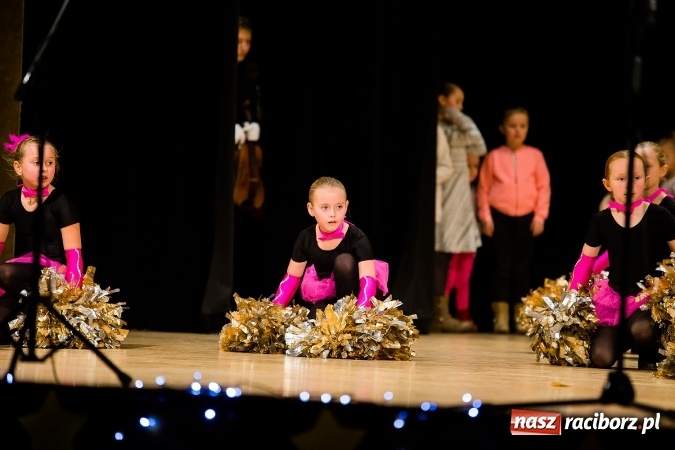 Zdjęcie w galerii na portalu naszraciborz.pl: Świąteczny koncert charytatywny Źródła w Raciborskim Centrum Kultury wiadomości z regionu