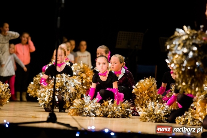 Zdjęcie w galerii na portalu naszraciborz.pl: Świąteczny koncert charytatywny Źródła w Raciborskim Centrum Kultury wiadomości z regionu