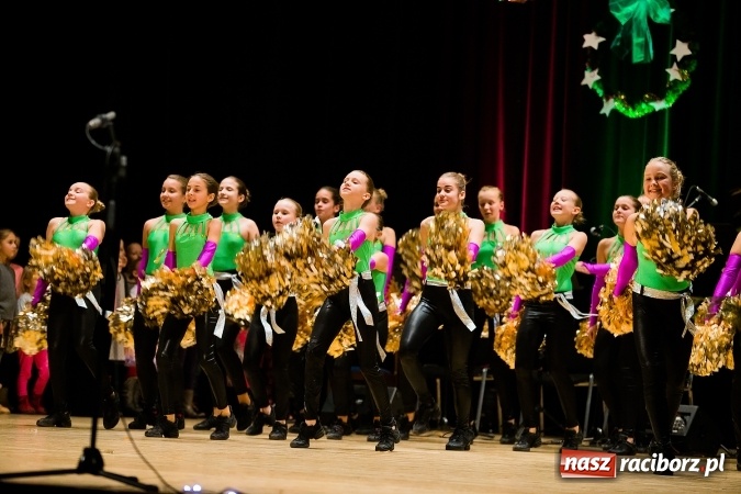Zdjęcie w galerii na portalu naszraciborz.pl: Świąteczny koncert charytatywny Źródła w Raciborskim Centrum Kultury wiadomości z regionu