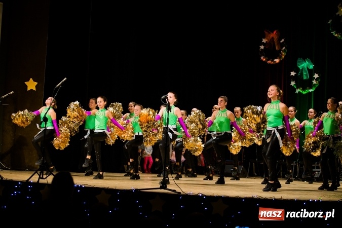 Zdjęcie w galerii na portalu naszraciborz.pl: Świąteczny koncert charytatywny Źródła w Raciborskim Centrum Kultury wiadomości z regionu