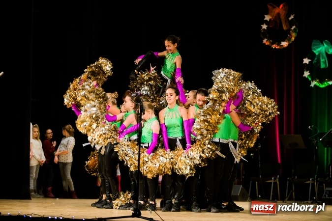 Zdjęcie w galerii na portalu naszraciborz.pl: Świąteczny koncert charytatywny Źródła w Raciborskim Centrum Kultury wiadomości z regionu