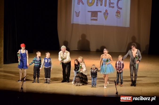 Zdjęcie w galerii na portalu naszraciborz.pl: Pinokio, chłopiec z drewna na scenie RCK wiadomości z regionu