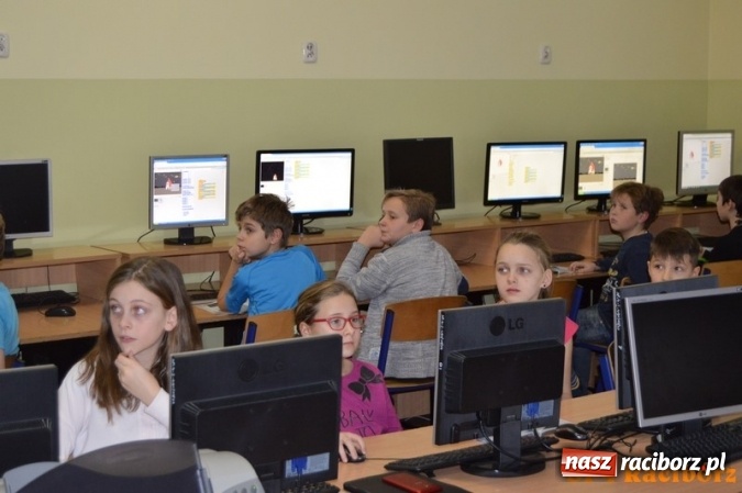 Zdjęcie w galerii na portalu naszraciborz.pl: Gwiezdna przygoda, czyli noc programowania w SP 4 wiadomości z regionu