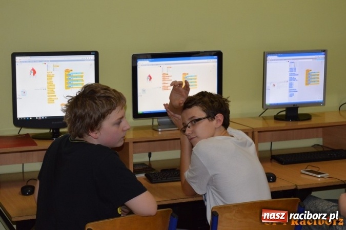 Zdjęcie w galerii na portalu naszraciborz.pl: Gwiezdna przygoda, czyli noc programowania w SP 4 wiadomości z regionu