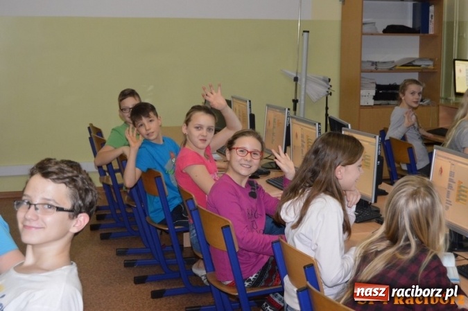 Zdjęcie w galerii na portalu naszraciborz.pl: Gwiezdna przygoda, czyli noc programowania w SP 4 wiadomości z regionu