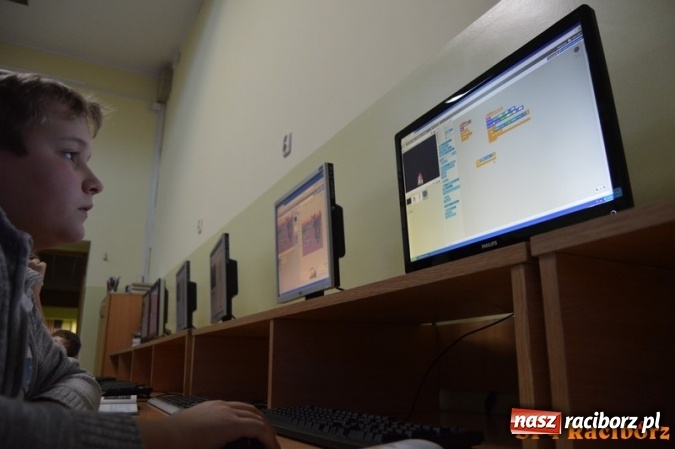 Zdjęcie w galerii na portalu naszraciborz.pl: Gwiezdna przygoda, czyli noc programowania w SP 4 wiadomości z regionu