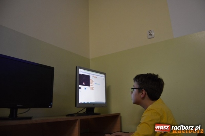 Zdjęcie w galerii na portalu naszraciborz.pl: Gwiezdna przygoda, czyli noc programowania w SP 4 wiadomości z regionu