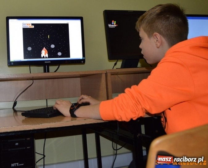 Zdjęcie w galerii na portalu naszraciborz.pl: Gwiezdna przygoda, czyli noc programowania w SP 4 wiadomości z regionu