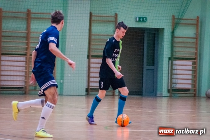 Zdjęcie w galerii na portalu naszraciborz.pl: Niedzielny wieczór z Halową Ligą Piłki Nożnej wiadomości z regionu