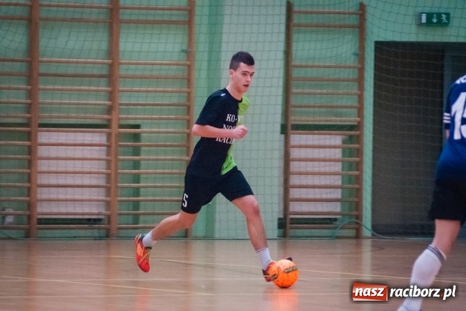 Zdjęcie w galerii na portalu naszraciborz.pl: Niedzielny wieczór z Halową Ligą Piłki Nożnej wiadomości z regionu