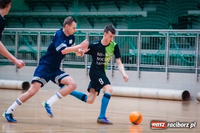 Zdjęcie w galerii na portalu naszraciborz.pl: Niedzielny wieczór z Halową Ligą Piłki Nożnej wiadomości z regionu