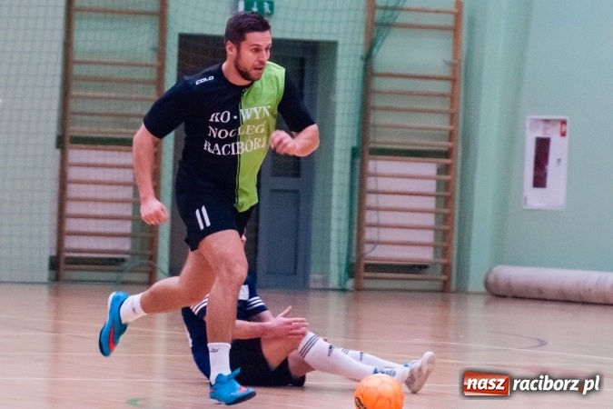 Zdjęcie w galerii na portalu naszraciborz.pl: Niedzielny wieczór z Halową Ligą Piłki Nożnej wiadomości z regionu