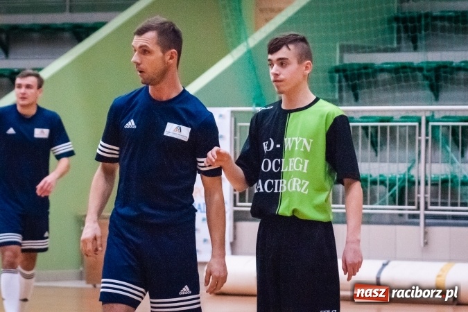 Zdjęcie w galerii na portalu naszraciborz.pl: Niedzielny wieczór z Halową Ligą Piłki Nożnej wiadomości z regionu