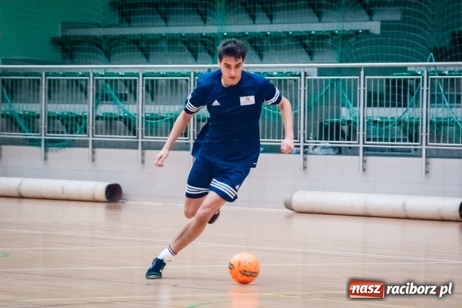 Zdjęcie w galerii na portalu naszraciborz.pl: Niedzielny wieczór z Halową Ligą Piłki Nożnej wiadomości z regionu