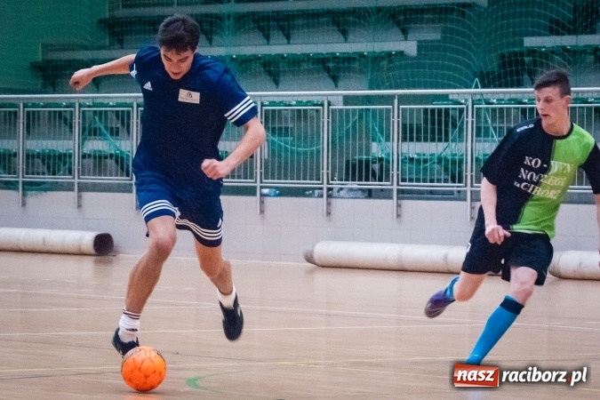 Zdjęcie w galerii na portalu naszraciborz.pl: Niedzielny wieczór z Halową Ligą Piłki Nożnej wiadomości z regionu