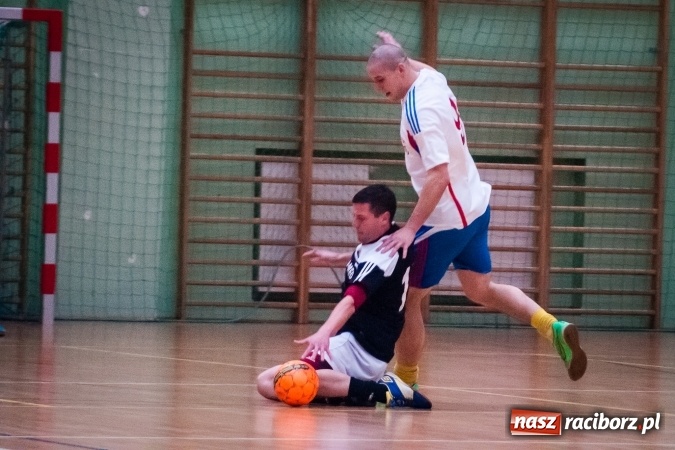 Zdjęcie w galerii na portalu naszraciborz.pl: Niedzielny wieczór z Halową Ligą Piłki Nożnej wiadomości z regionu